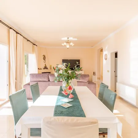 Macondo Hills Vila *