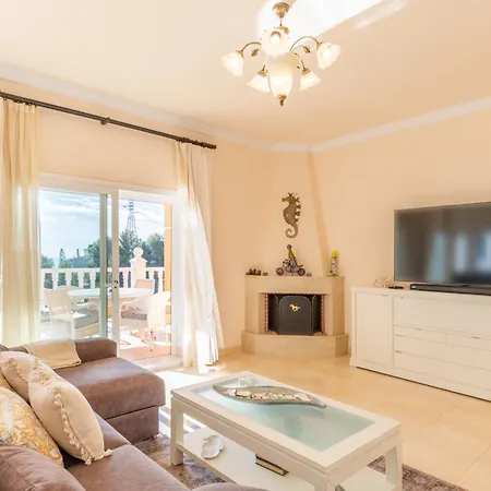 Macondo Hills Vila *