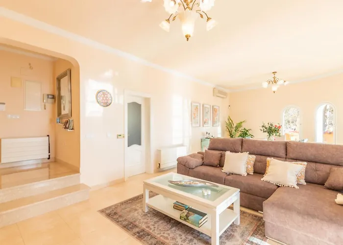 Macondo Hills Willa Altea