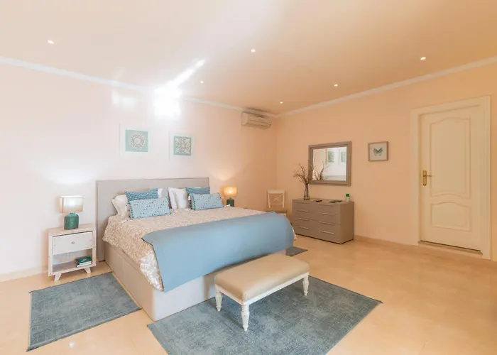 Willa Macondo Hills *