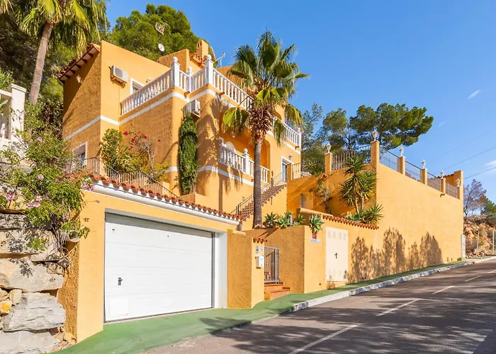 Macondo Hills Villa *